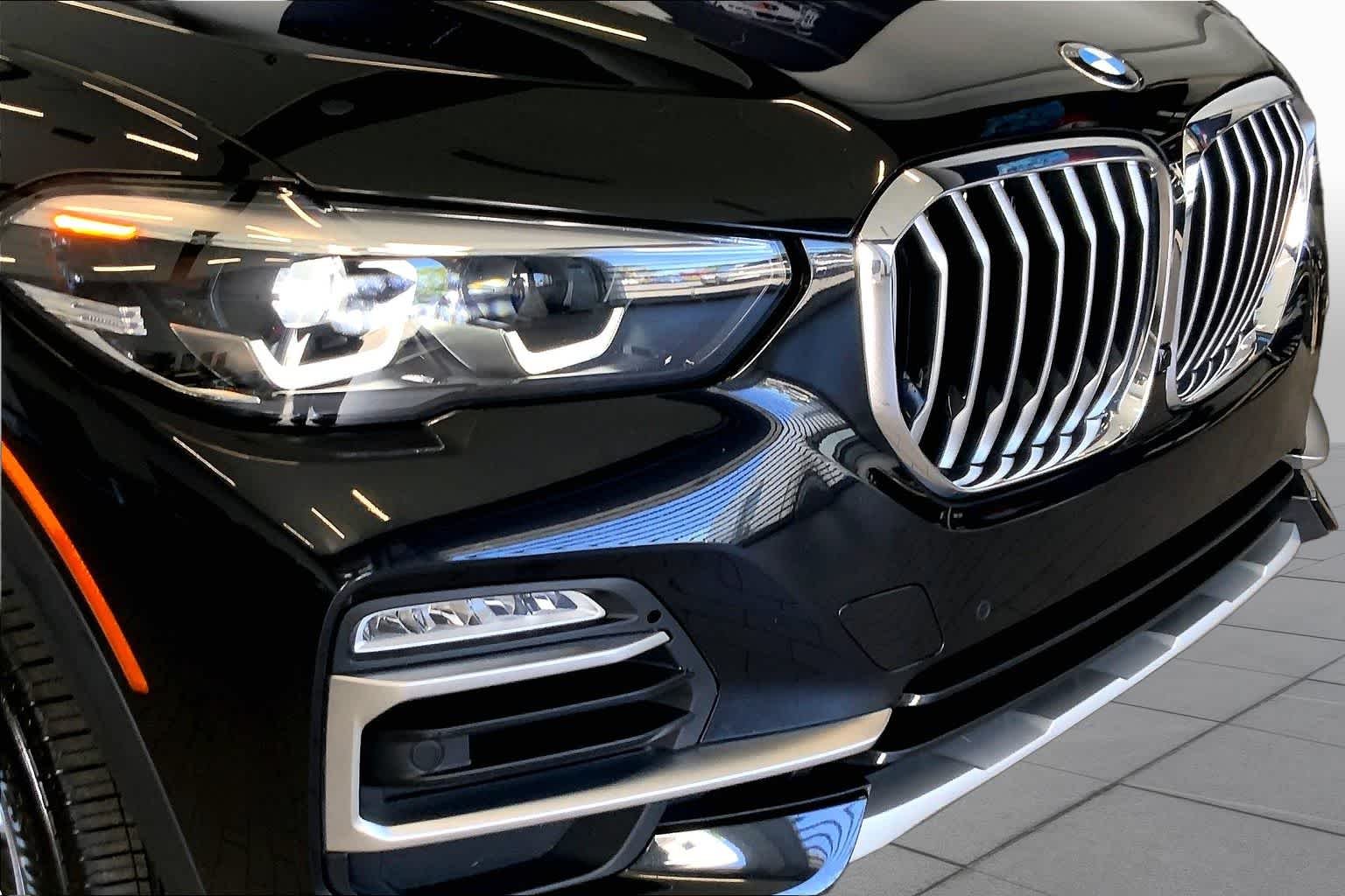 Used 2021 Black Sapphire Metallic BMW xDrive40i image 31