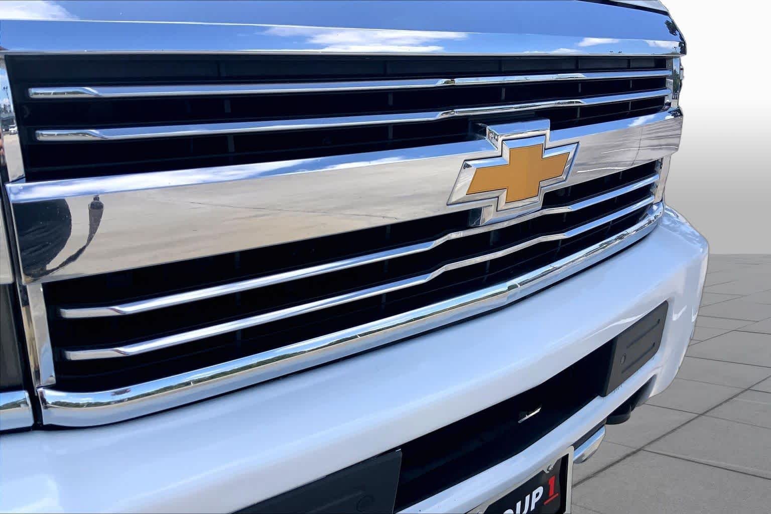 Used 2016 Summit White Chevrolet High Country image 27