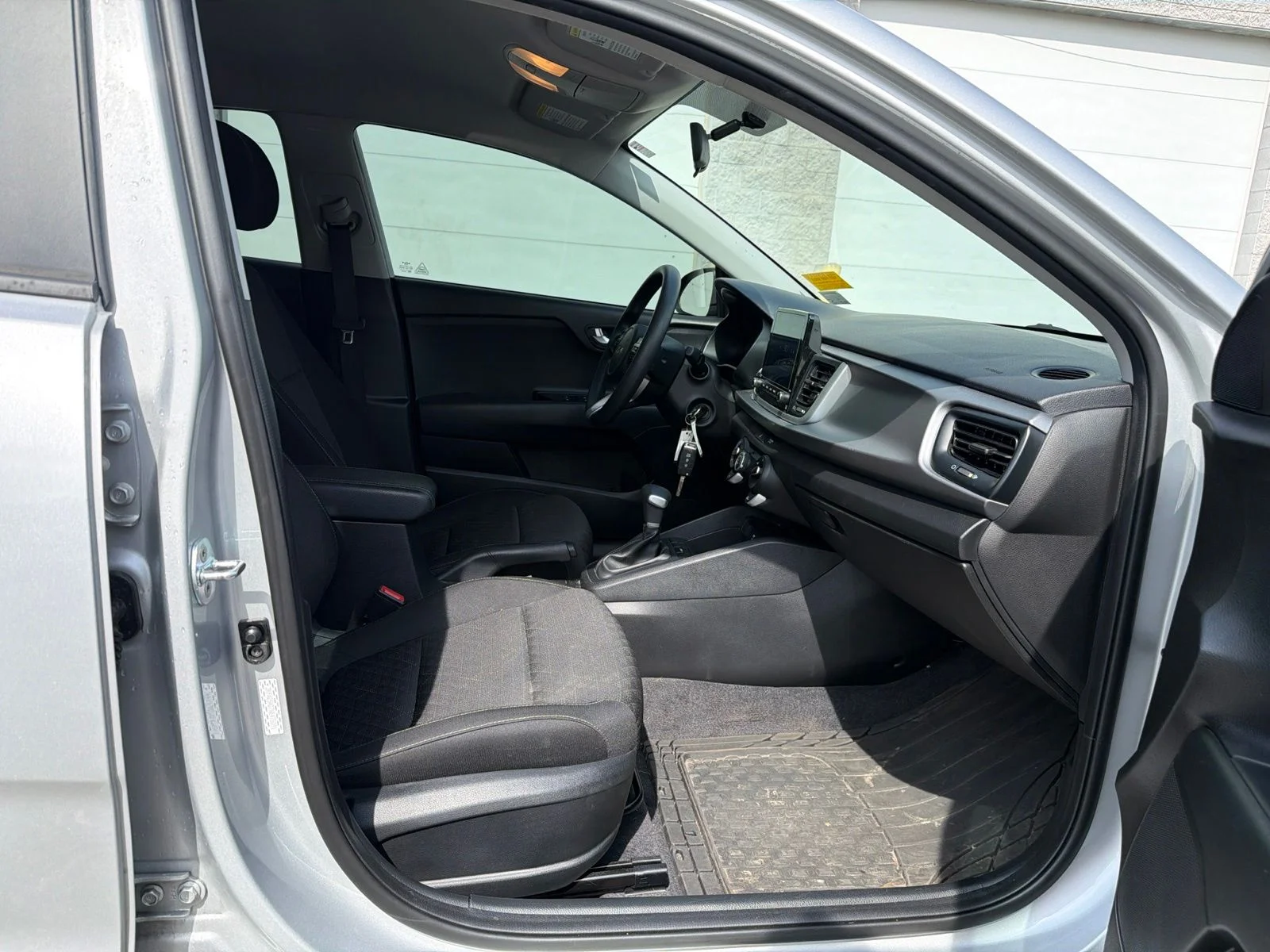 Used 2022 Silver Kia S image 26