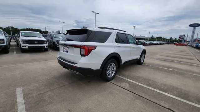 New 2026 Star White Metallic Tri-Coat Ford Active image 9