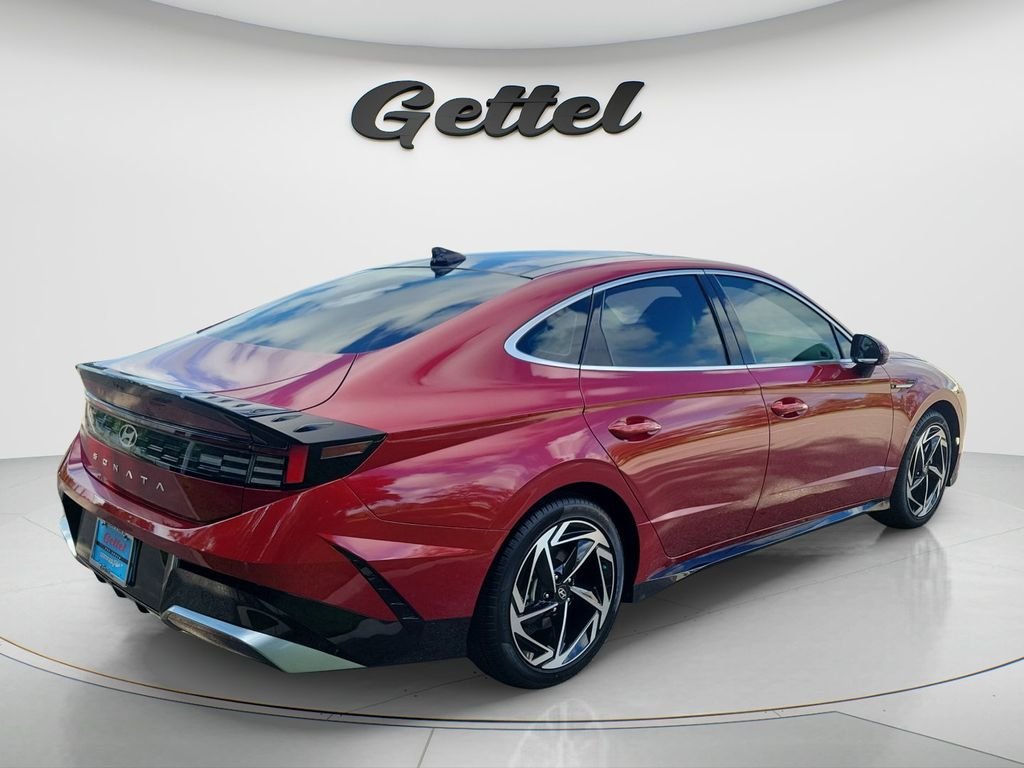 Used 2024 Red Hyundai SEL image 5