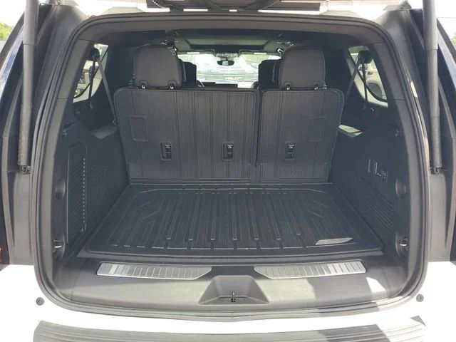 Used 2025 White Frost Tricoat GMC Denali Ultimate image 31