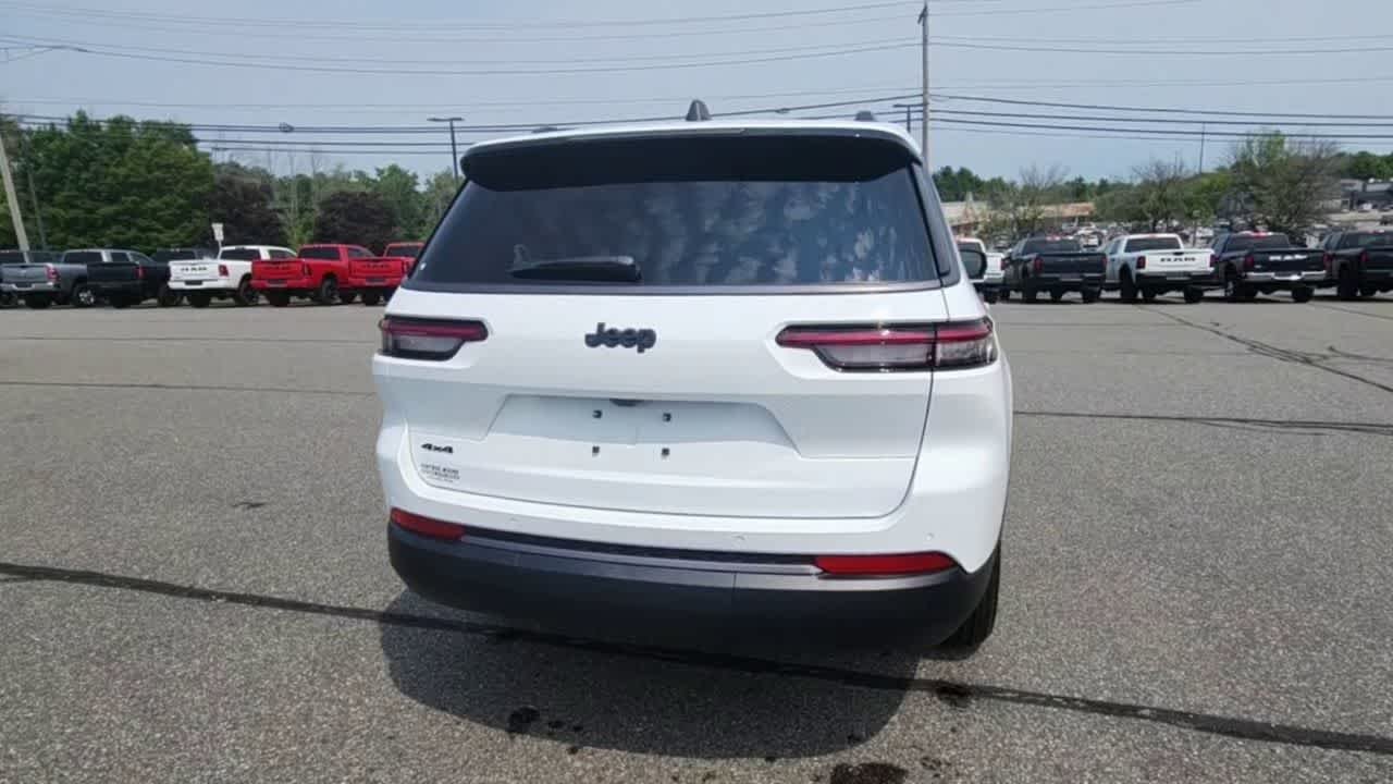 New 2026 Bright White Clear-Coat Exterior Paint Jeep Laredo Altitude image 7