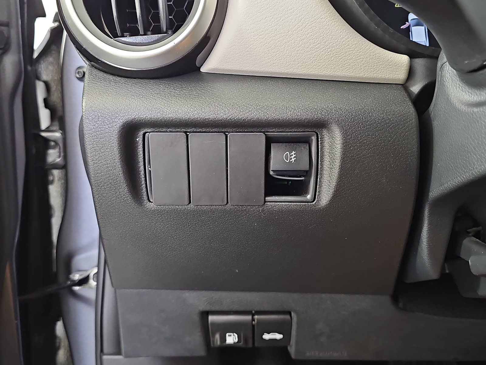 Used 2022 Gray Nissan 1.6 SV image 24