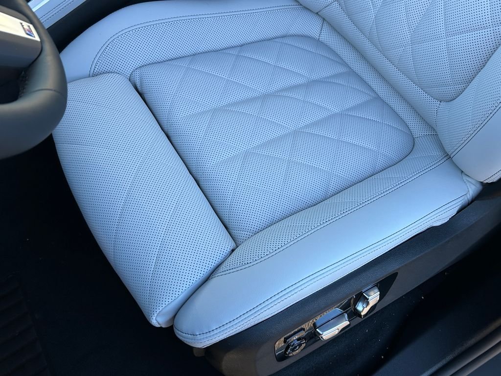 New 2026 Dravit Grey Metallic BMW xDrive50e image 15