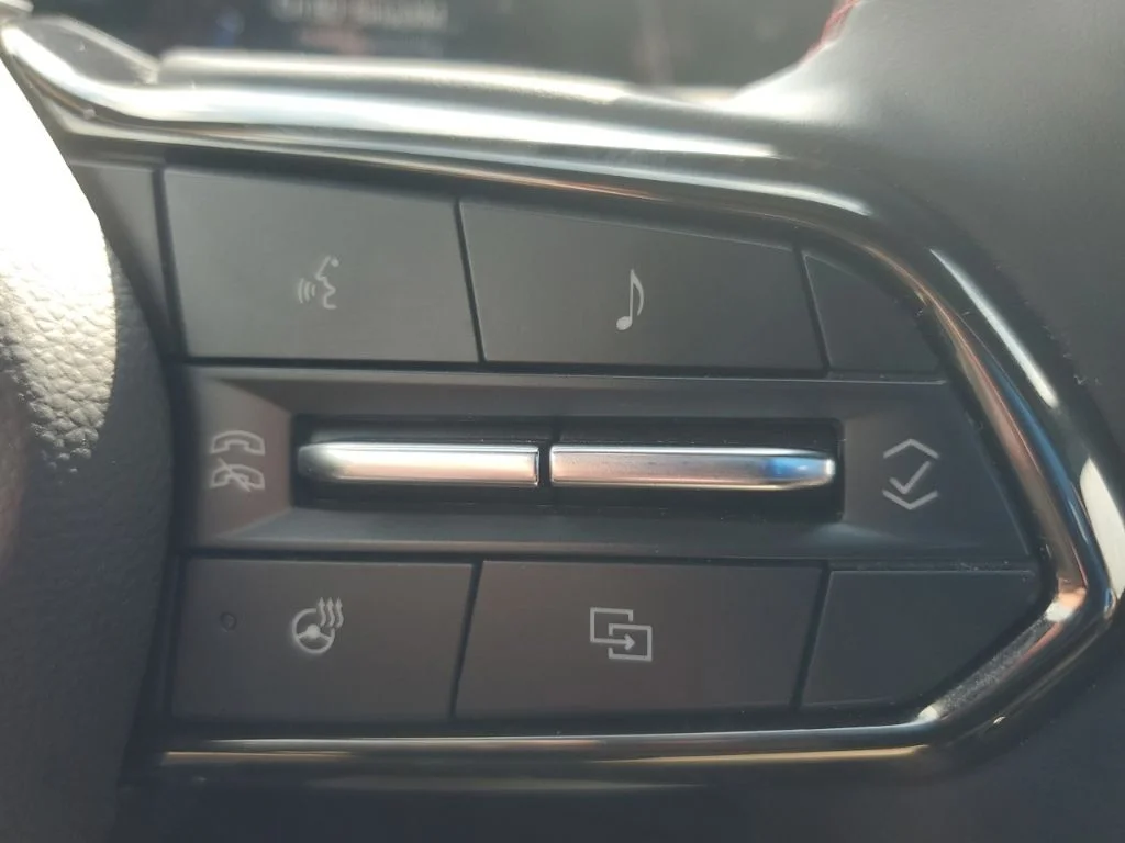 Used 2025 Gray Chevrolet RS image 28