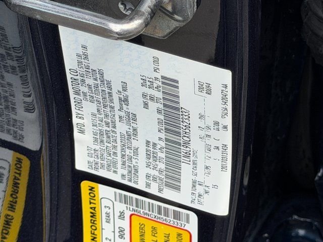 Used 2017 Black Lincoln Reserve image 30