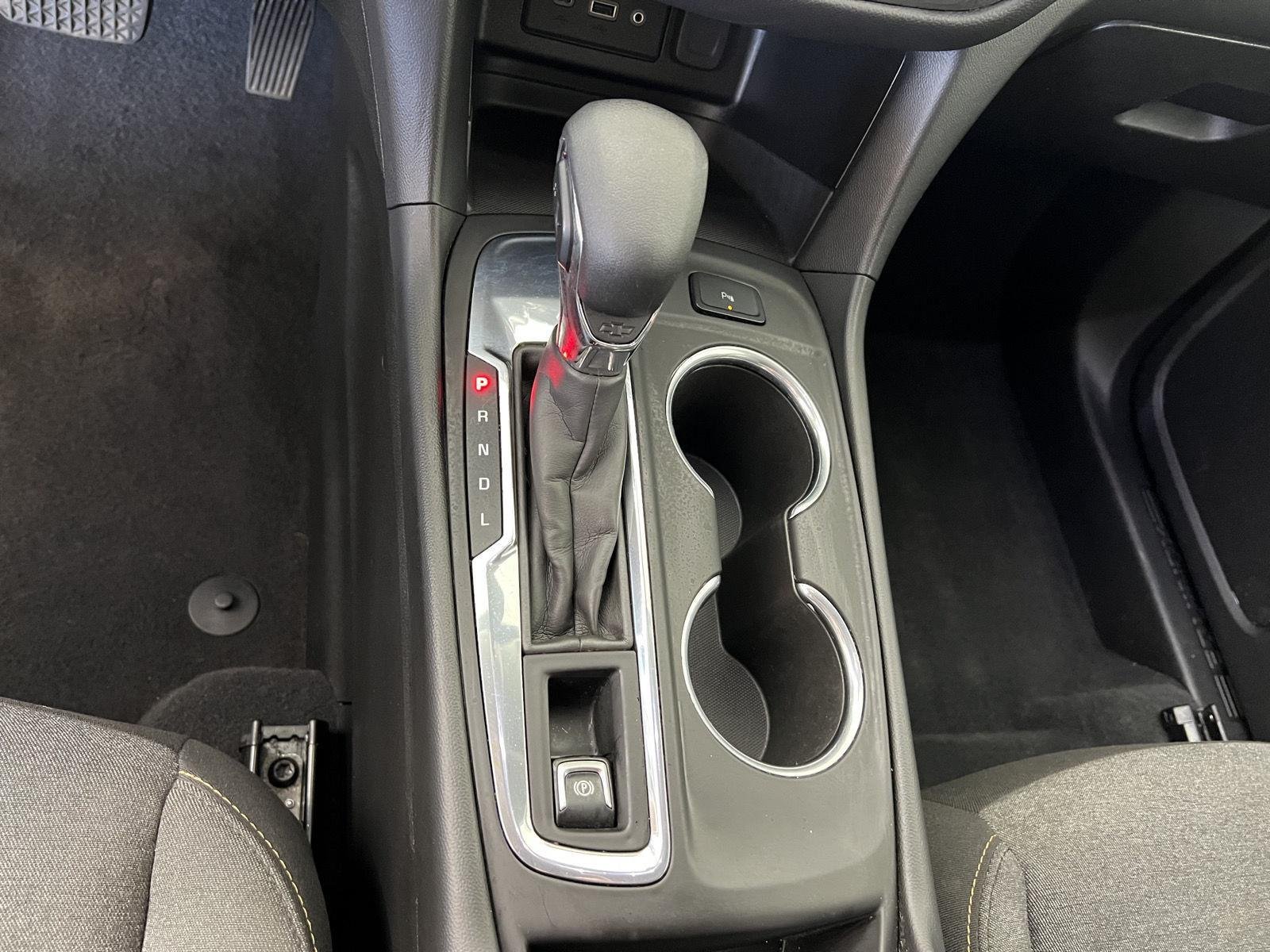 Used 2022 Silver Ice Metallic Chevrolet LT image 17