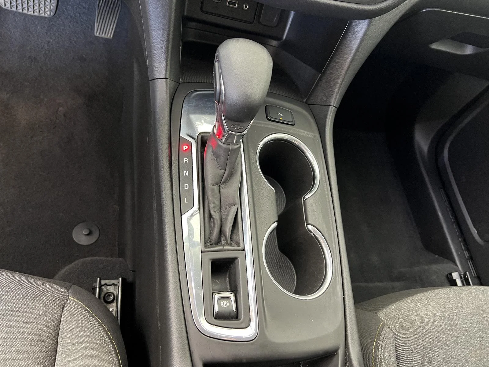 Used 2022 Silver Ice Metallic Chevrolet LT image 17