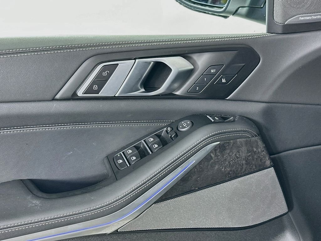Used 2025 Gray BMW sDrive40i image 18
