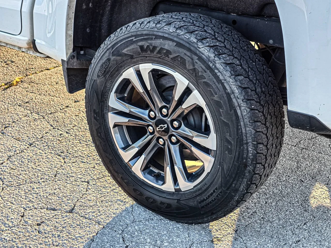 Used 2022 Summit White Chevrolet Z71 image 7