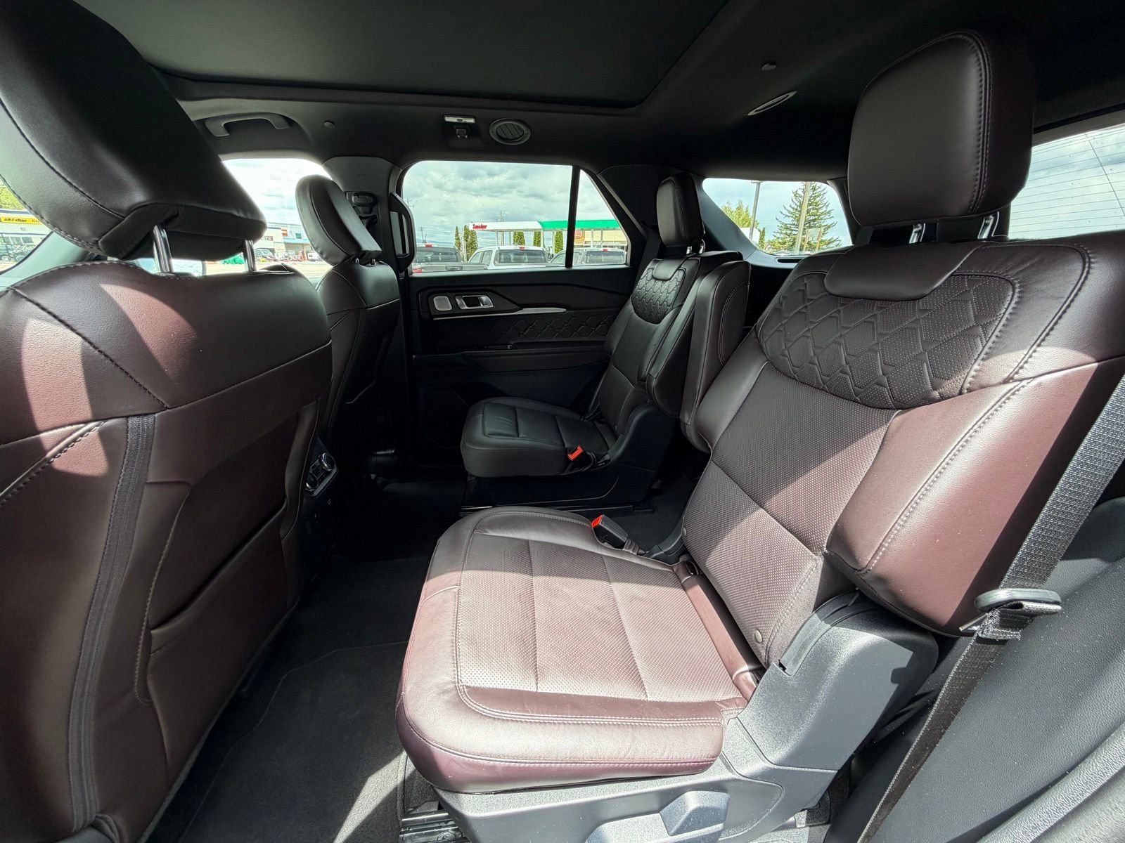 Used 2025 Gray Metallic Ford Platinum image 25