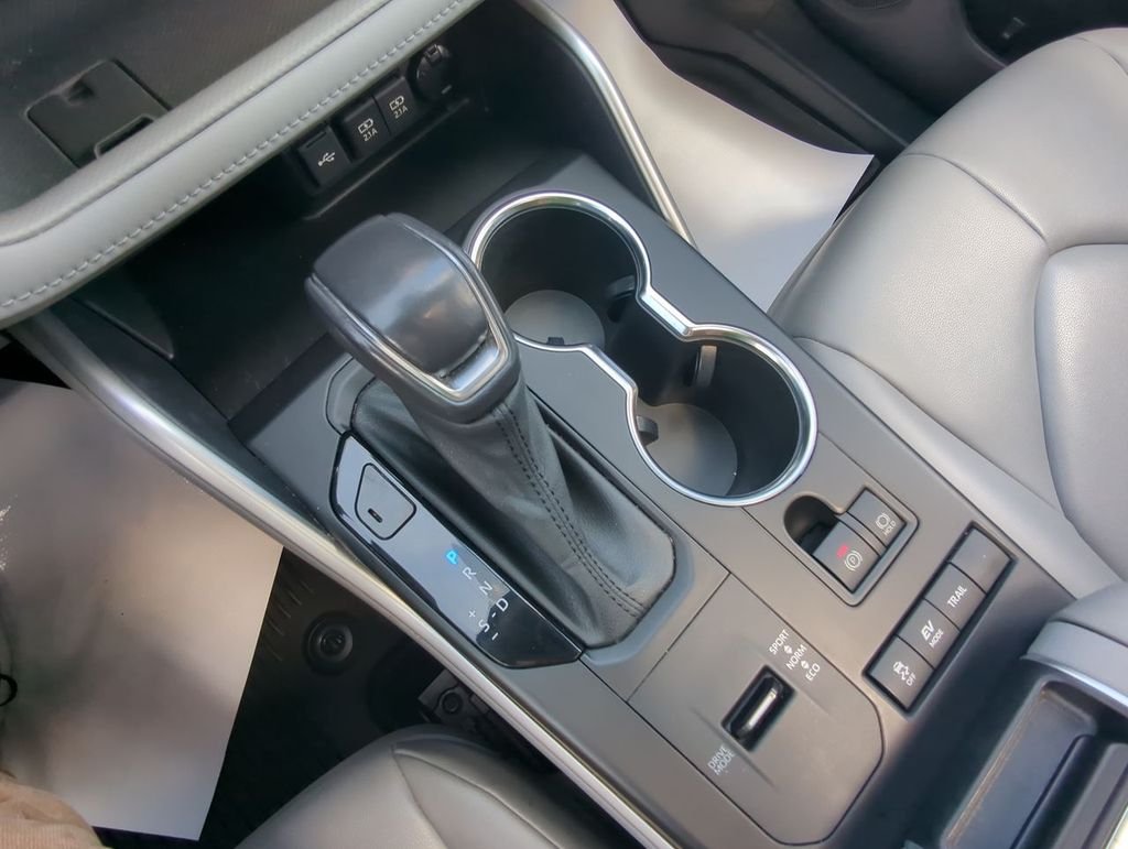 Used 2021 White Toyota XLE image 26
