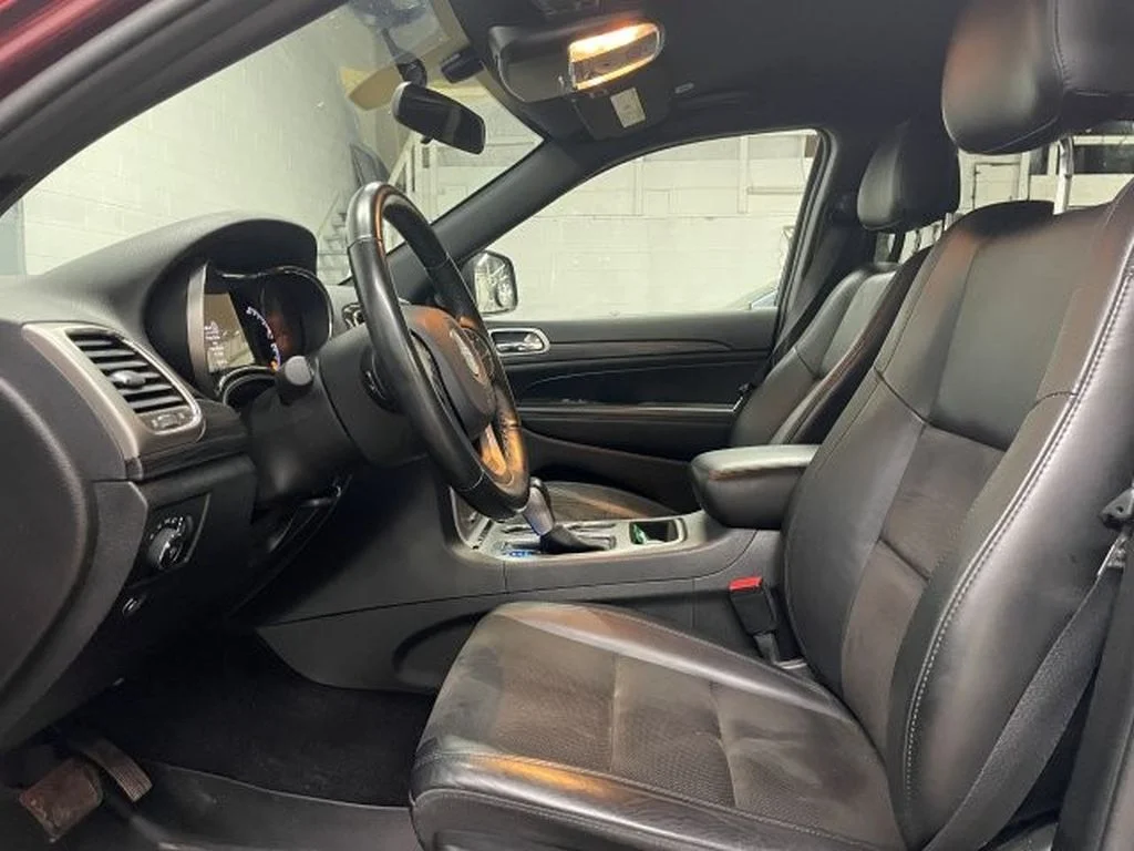Used 2021 Velvet Red Pearlcoat Jeep Laredo X image 10