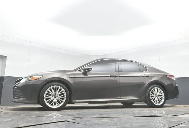 Used 2018 Brown Toyota XLE image 44