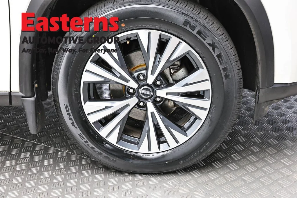 Used 2023 White Nissan SV image 30