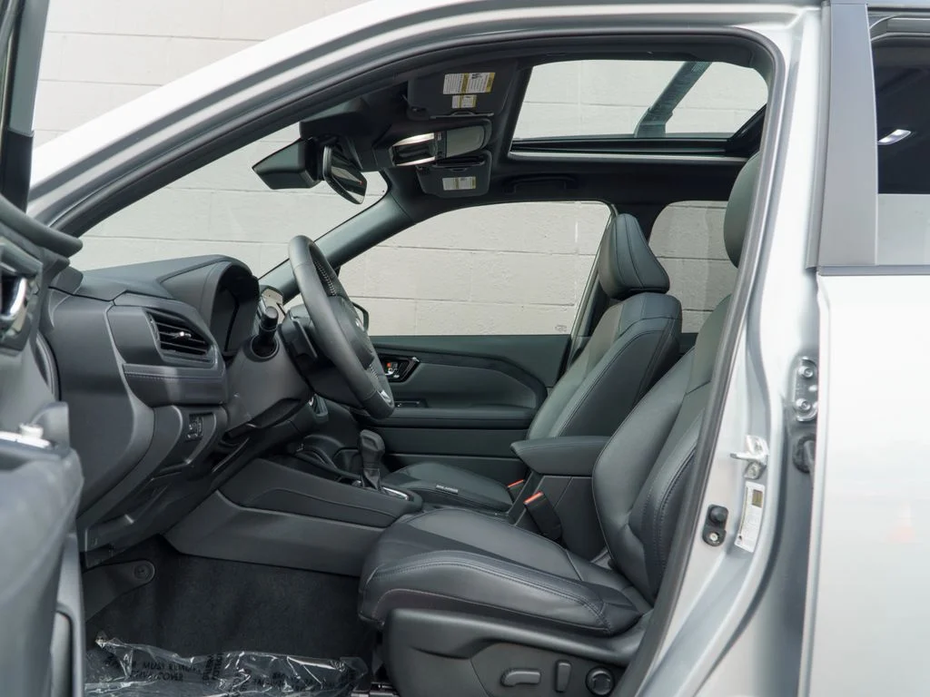 Used 2025 Ice Silver Metallic Subaru Limited image 17