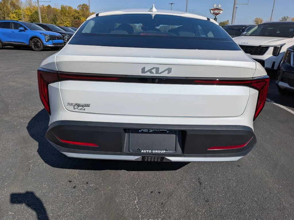 New 2027 Snow White Pearl Kia LXS image 33