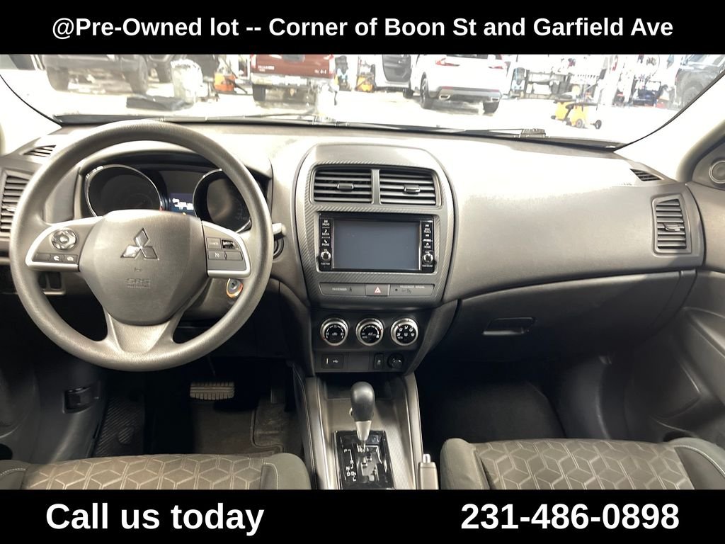 Used 2024  Mitsubishi  image 17