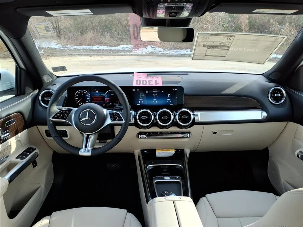 New 2026 Polar White Mercedes-Benz GLB 250 image 23