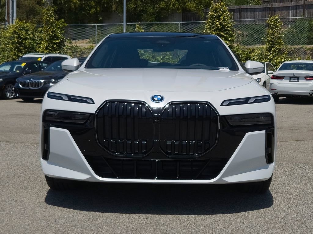 New 2026 Mineral White Metallic BMW 750e xDrive image 3