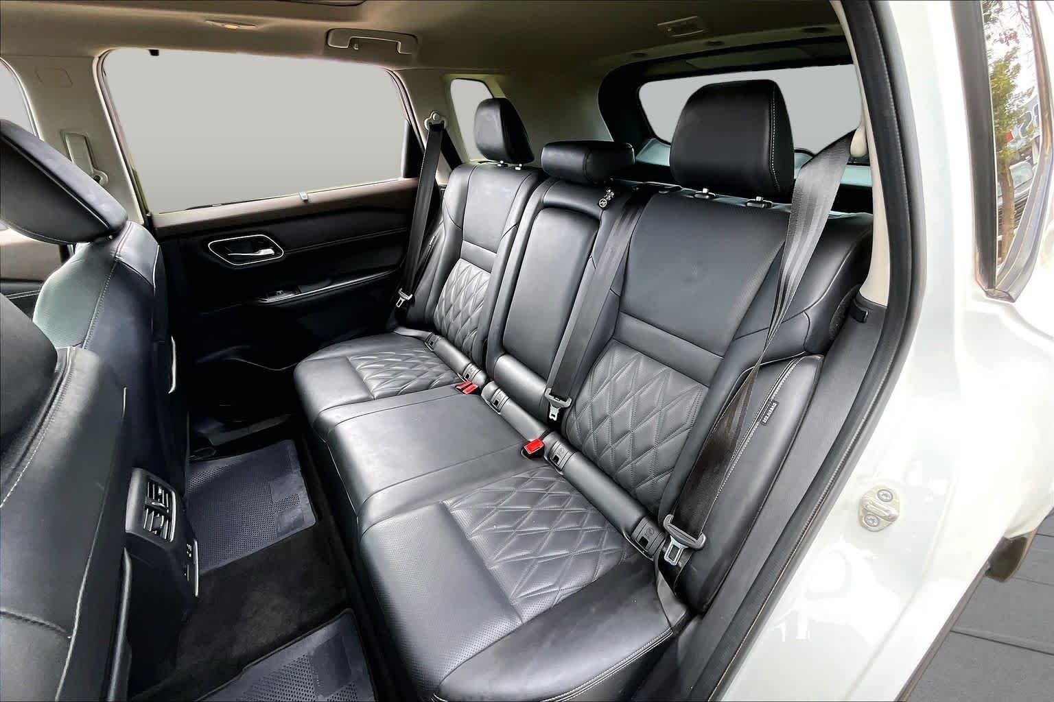 Used 2023 Pearl White Tricoat/Super Black Nissan Platinum image 21