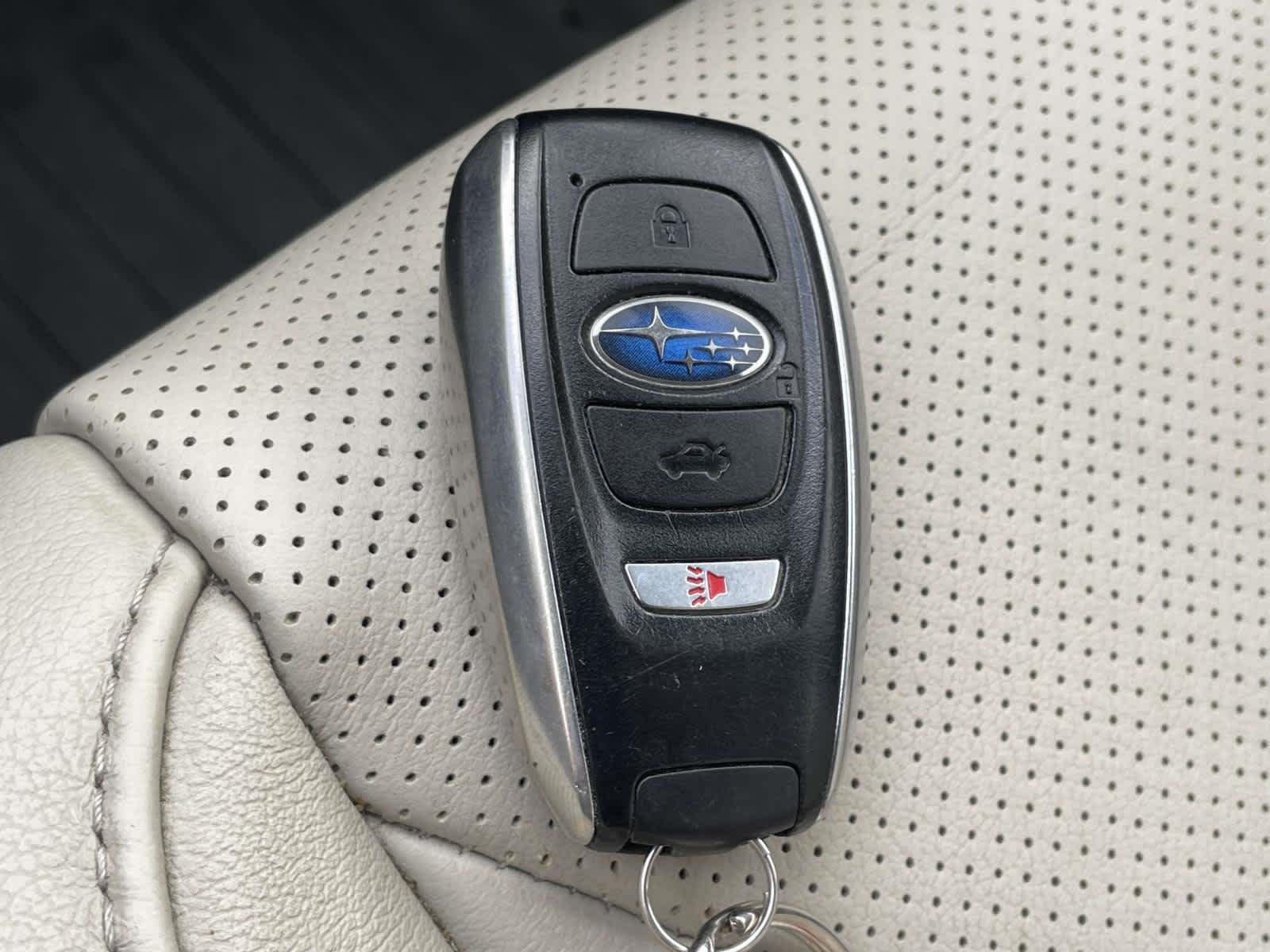 Used 2019  Subaru Limited image 4