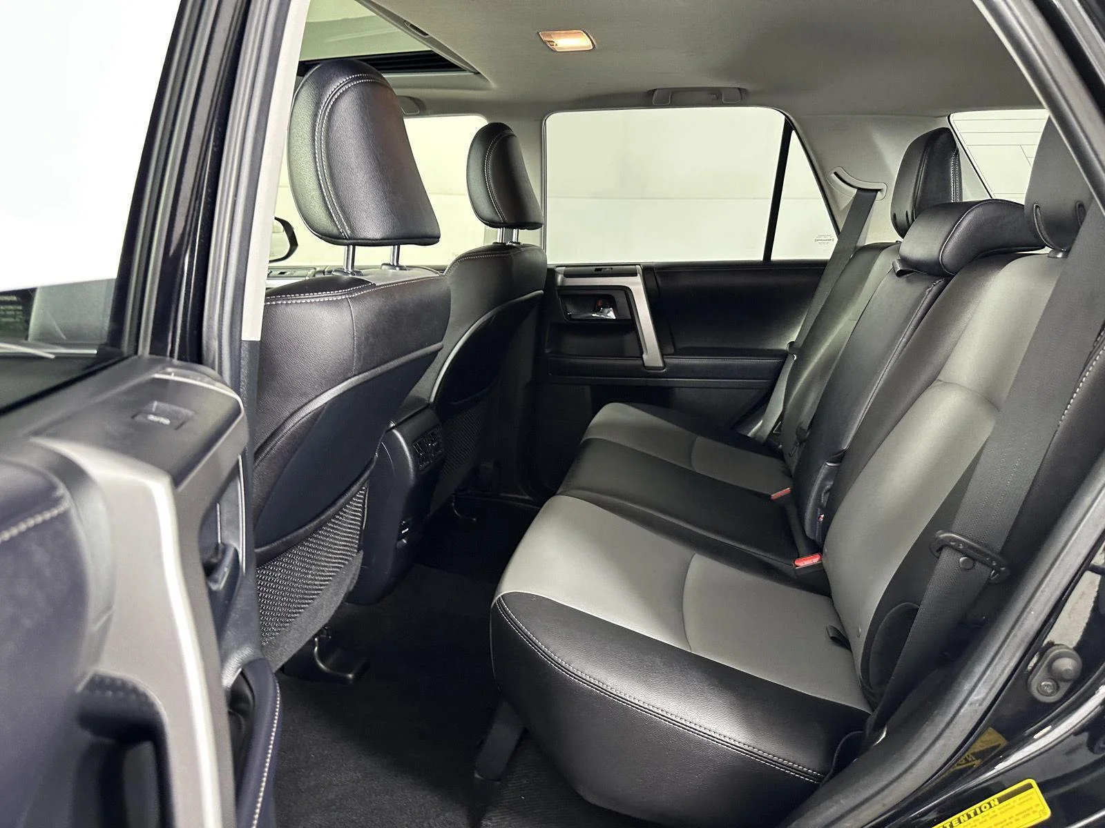 Used 2018 Midnight Black Metallic Toyota SR5 Premium image 31