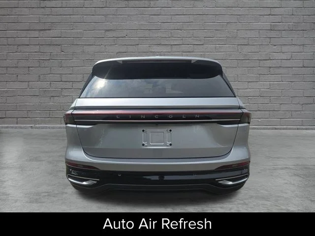 New 2026 Silver Radiance Metallic Clearcoat Lincoln Premiere image 6
