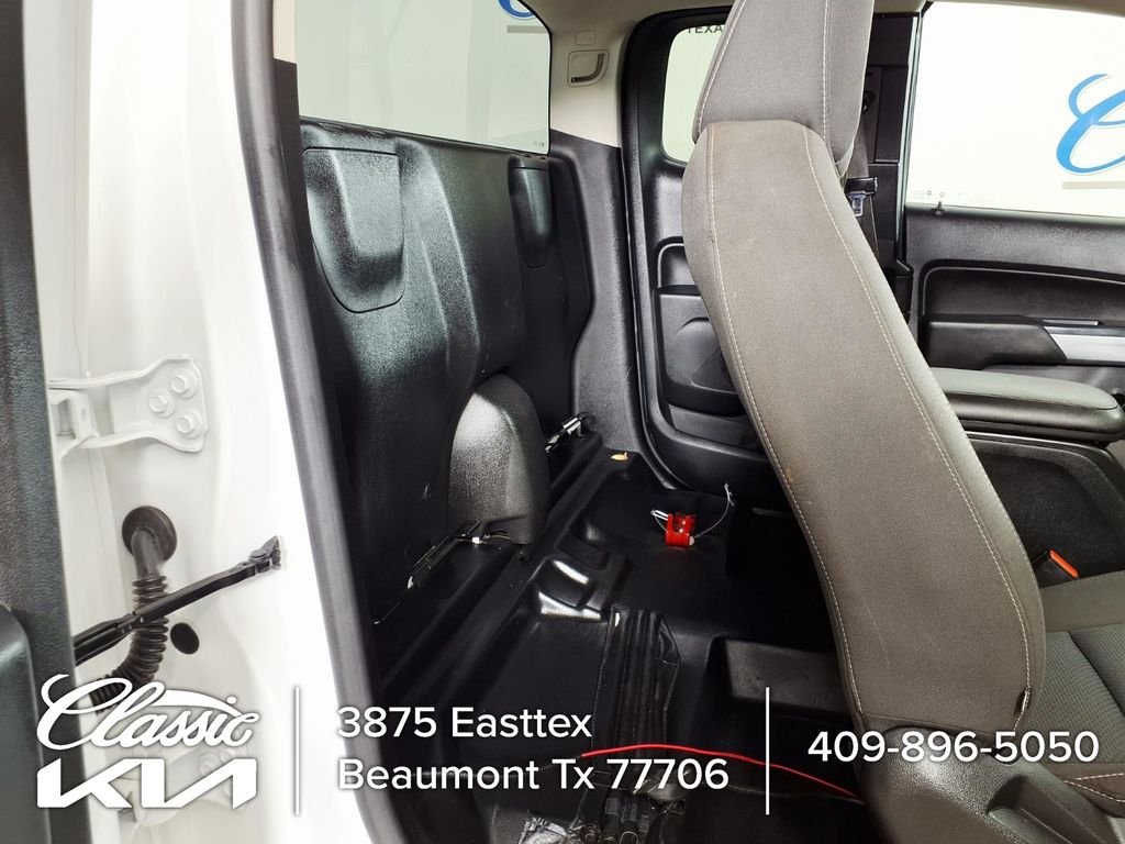 Used 2021 White Chevrolet LT image 12