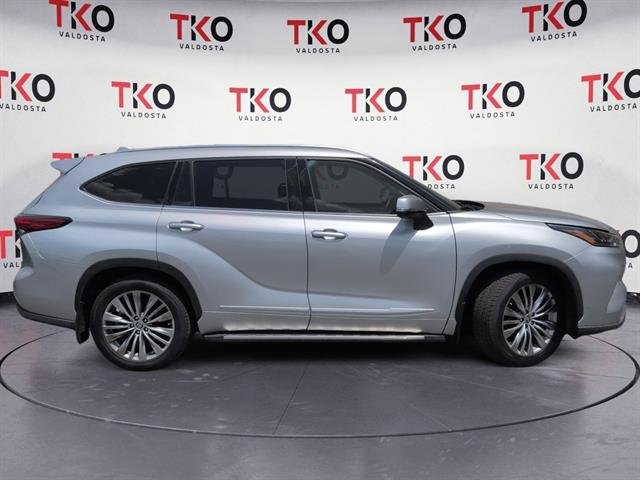 Used 2023  Toyota Platinum image 3