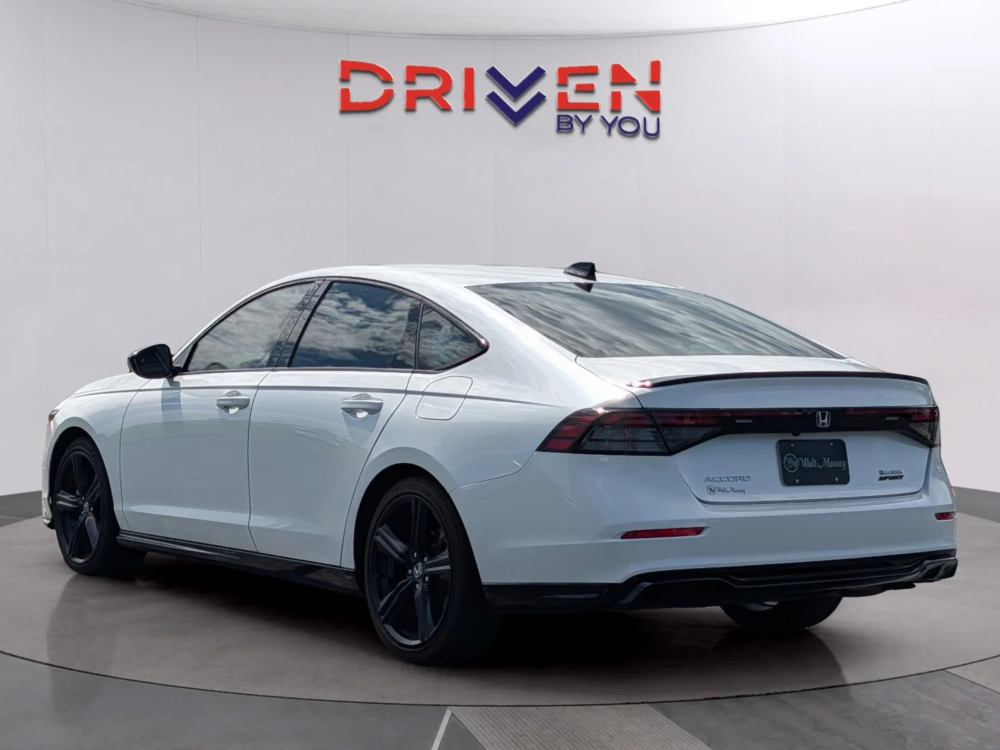 Used 2024 Platinum White Pearl Honda Sport-L image 3