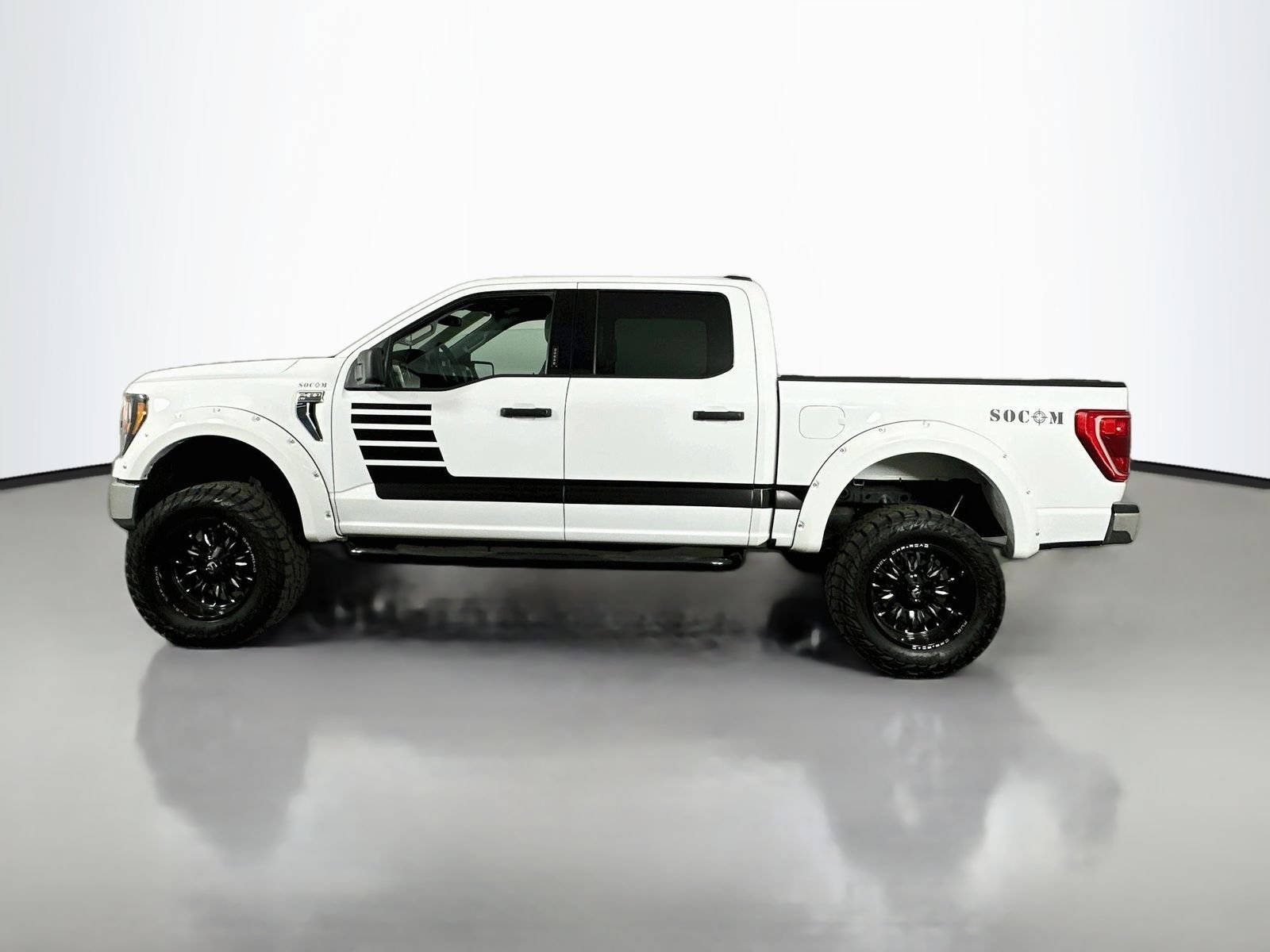Used 2023 White Ford XL image 5