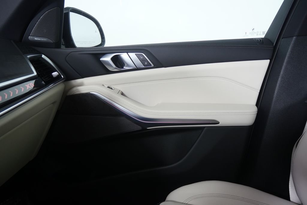 Used 2026 Black Sapphire Metallic BMW sDrive40i image 24