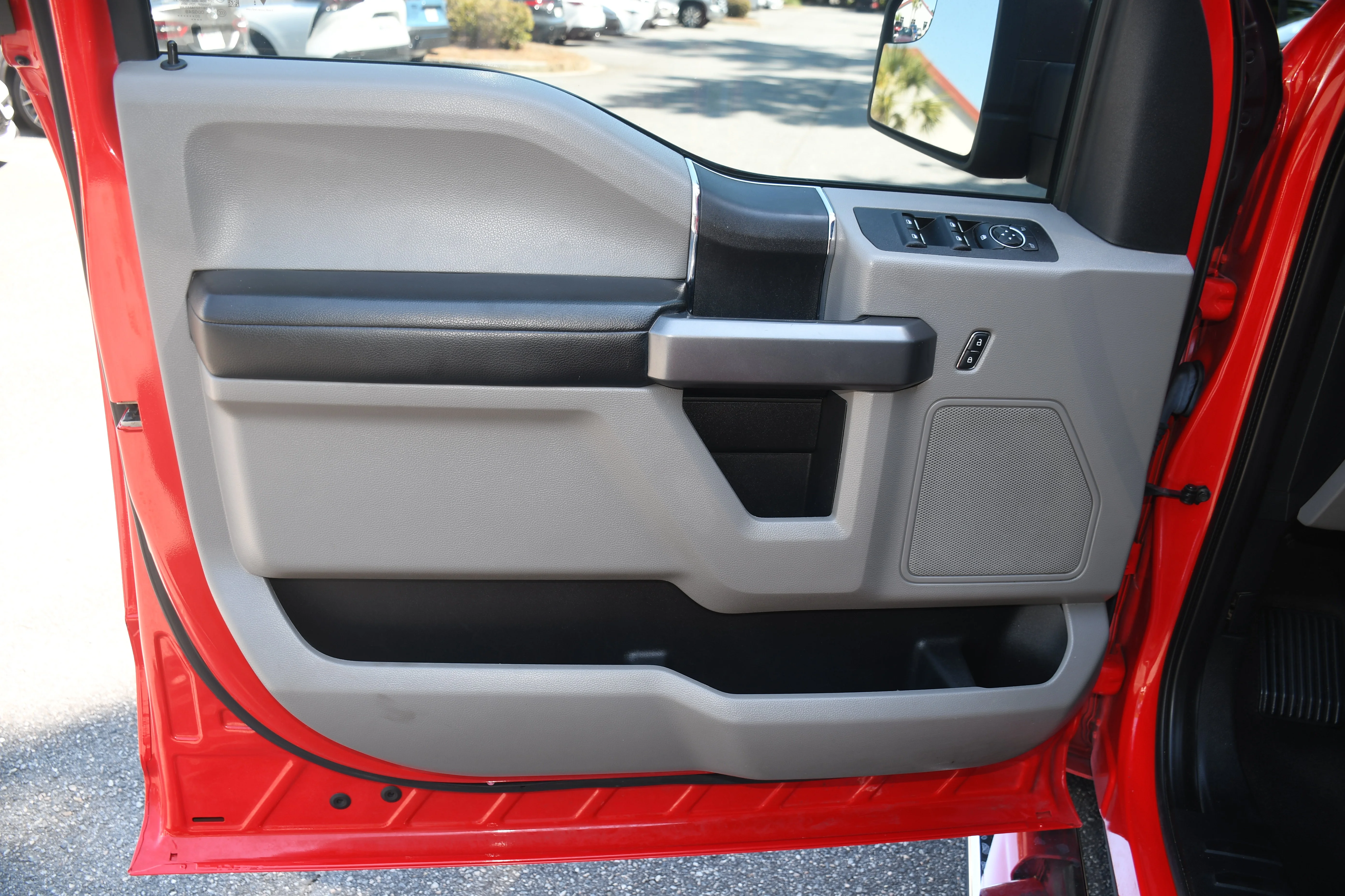 Used 2020 Red Ford XLT image 9
