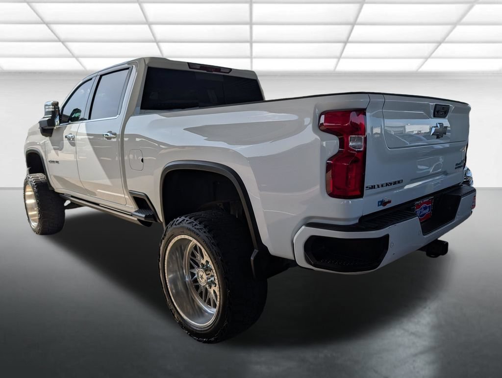 Used 2022 Summit White Chevrolet High Country image 4