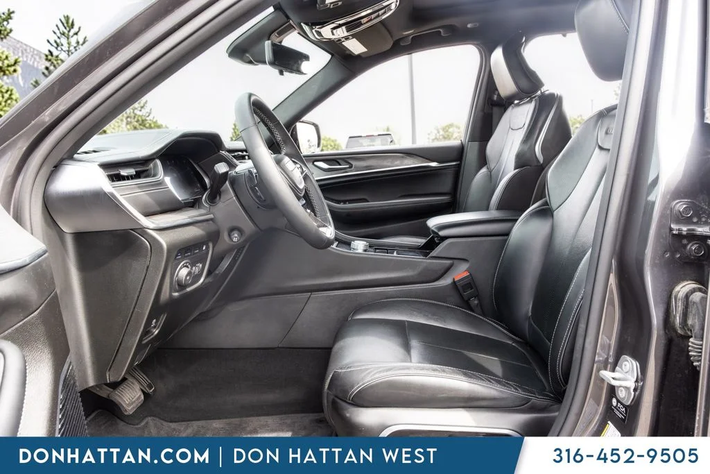 Used 2023 Gray Jeep Overland 4xe image 3
