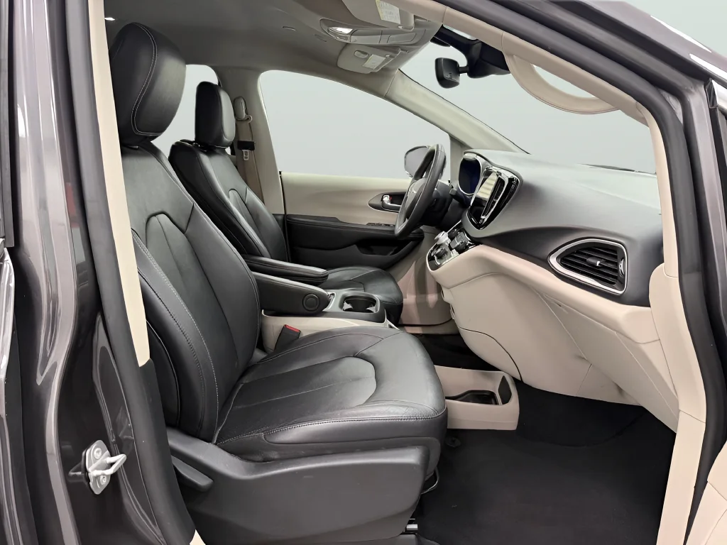 Used 2022 Gray Chrysler Touring L image 11
