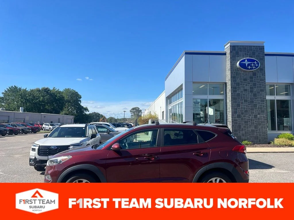 Used 2017 Red Hyundai SE image 1