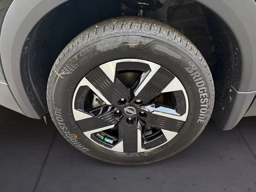 New 2027 Black Nissan SV image 9
