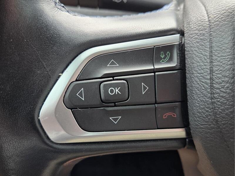 Used 2022 Crystal Metallic JEEP LATITUDE 4X4 image 31