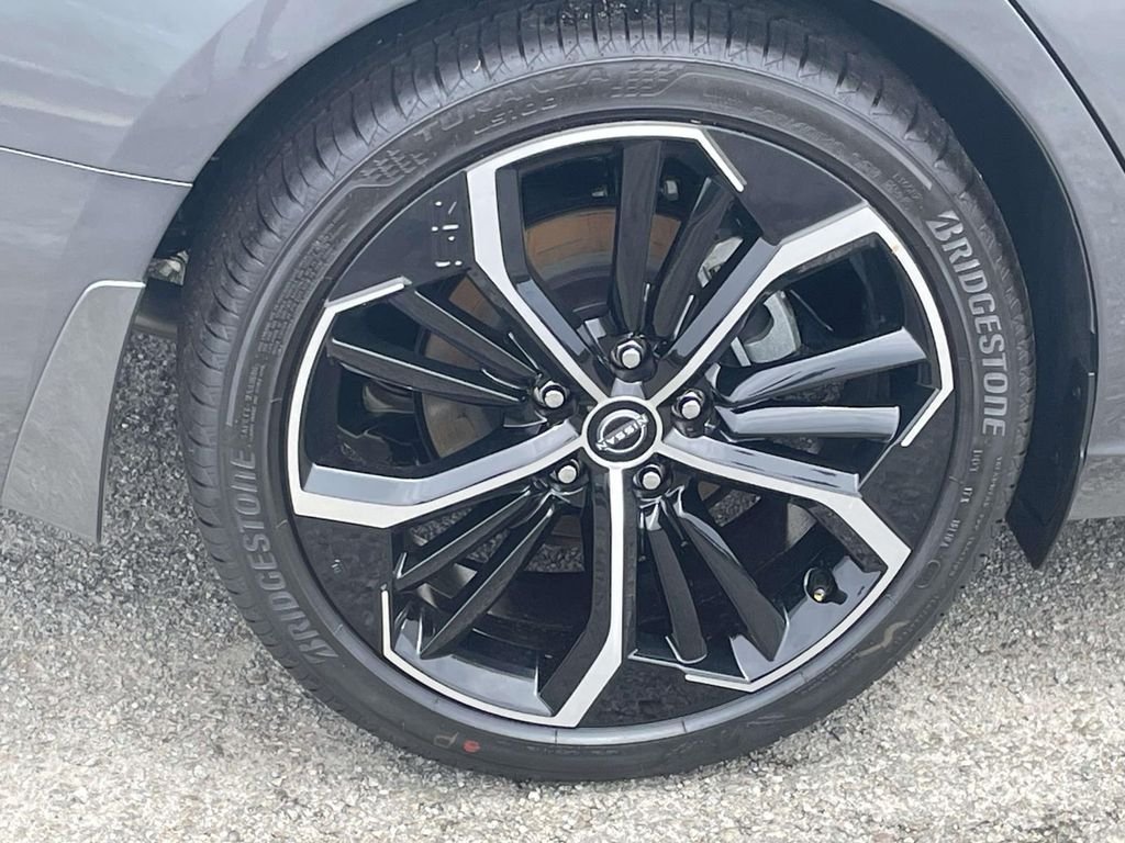 New 2026 Gun Metallic / Super Black Two-tone Nissan SR image 7