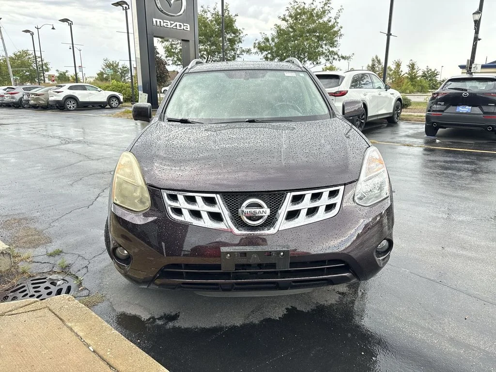 Used 2013 Black Nissan SL image 6