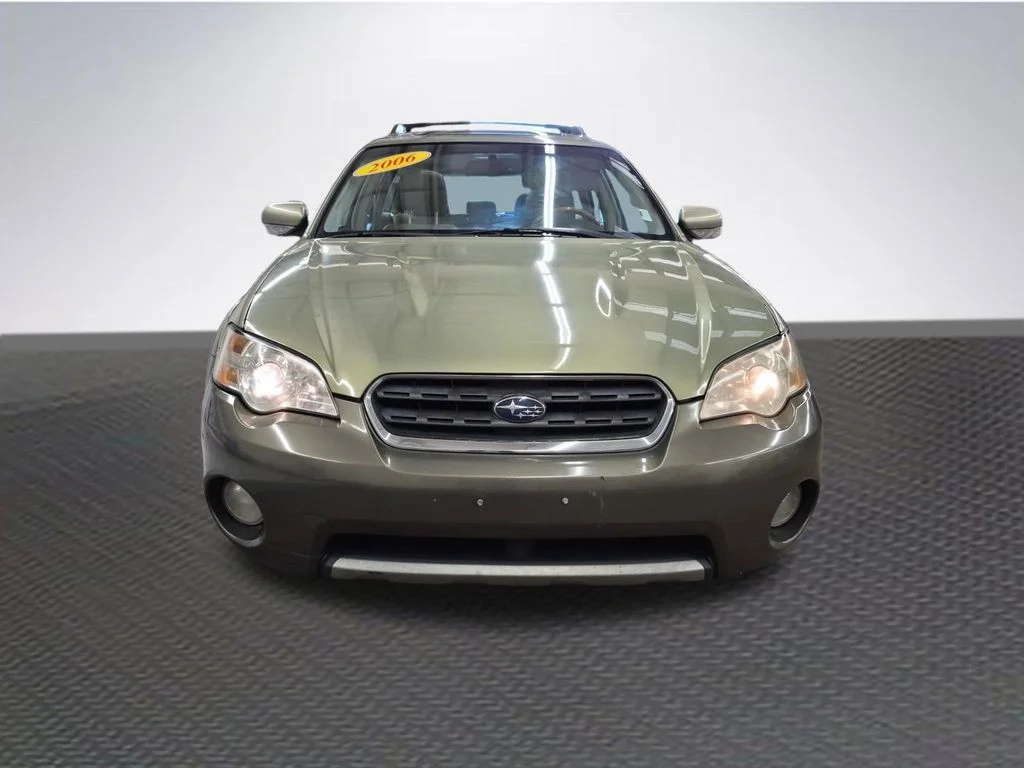 Used 2006 Green Subaru 3.0R image 3