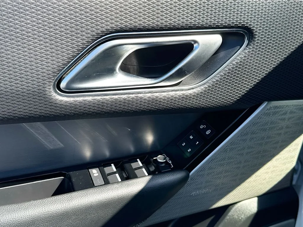 Used 2019  Land Rover SE R-Dynamic image 19