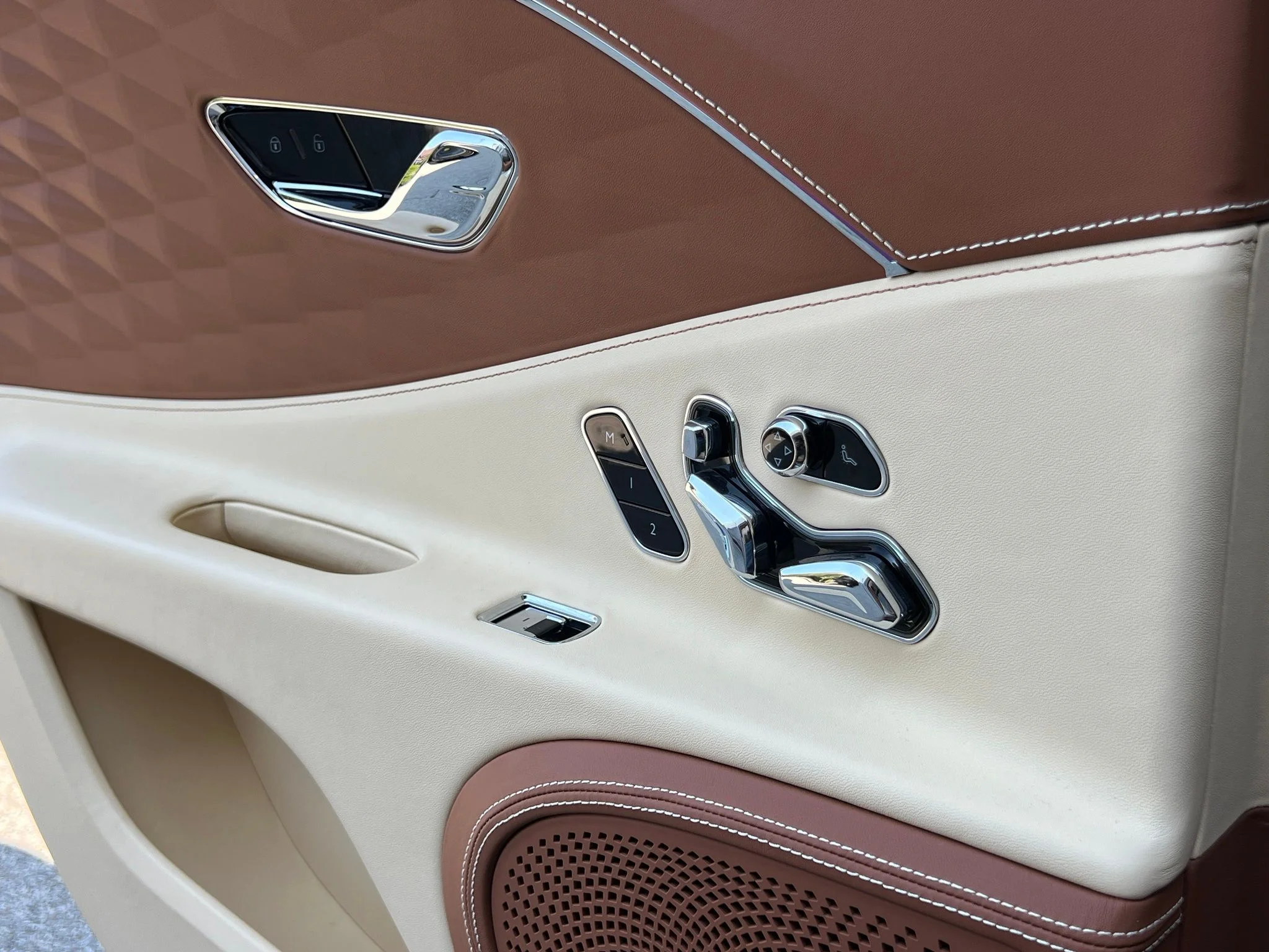Used 2023 Gold Bentley Speed image 40