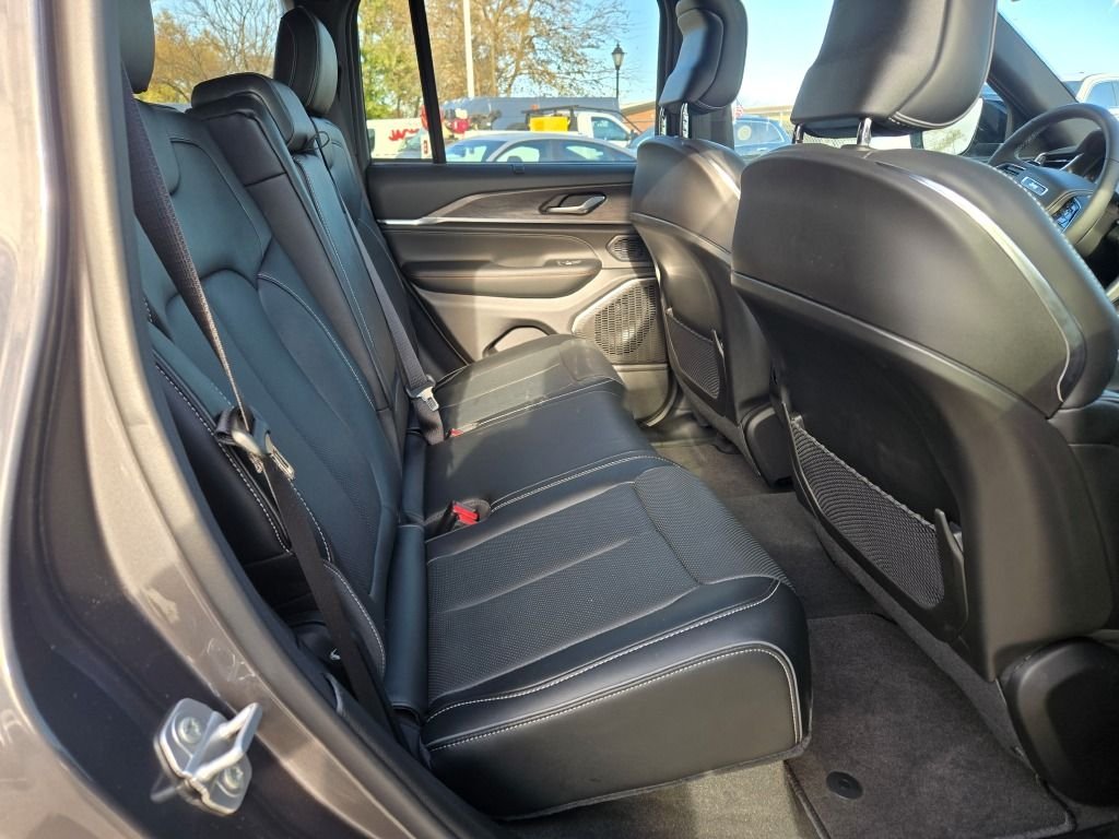 2025 Jeep Grand Cherokee Overland - Photo 9