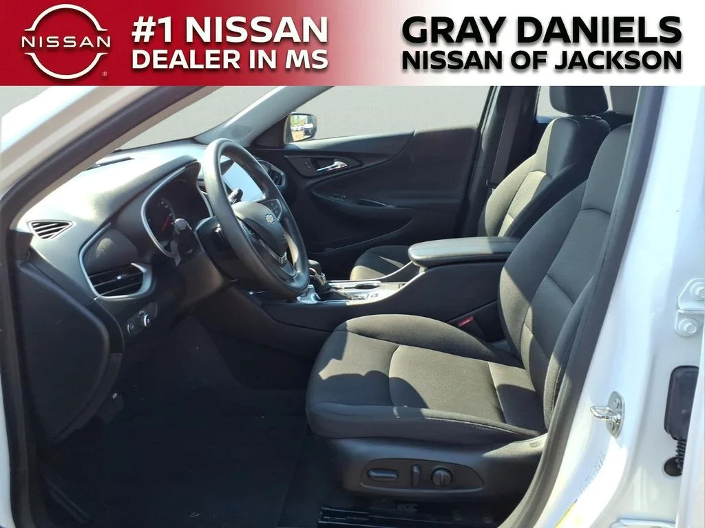 Used 2024 White Chevrolet LT image 22