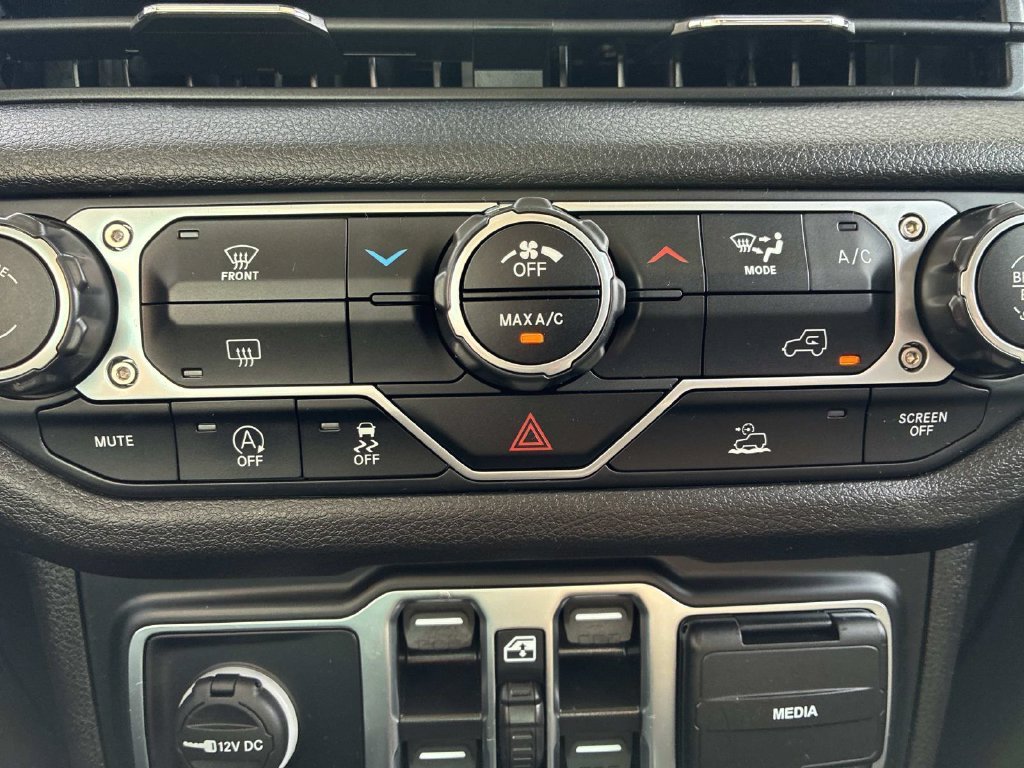 Used 2024 Silver Jeep Sport S image 29