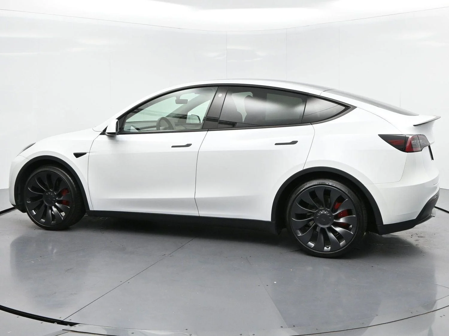 Used 2023  Tesla Performance image 5